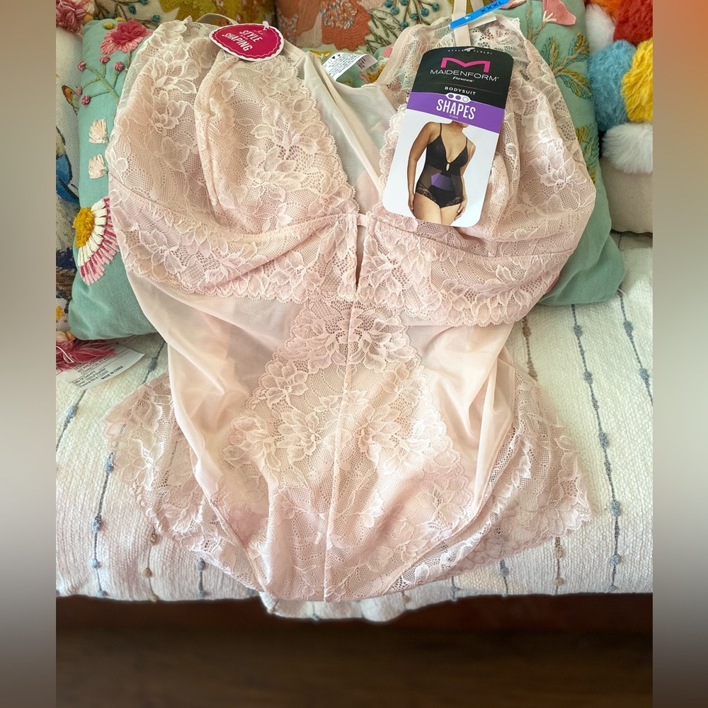 Maidenform Women's Lace Bodysuit - Blush